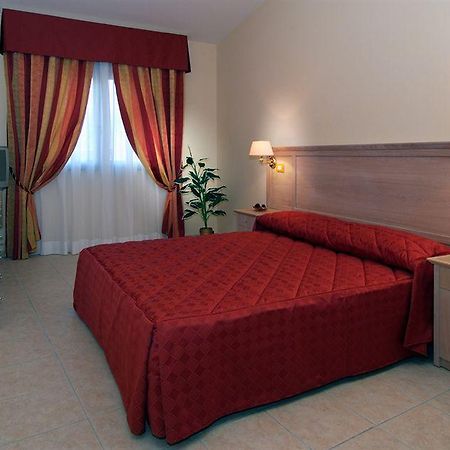 Complesso L'Oasi Hotel Aranova Екстериор снимка