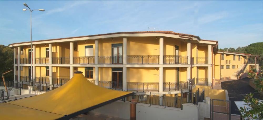 Complesso L'Oasi Hotel Aranova Екстериор снимка