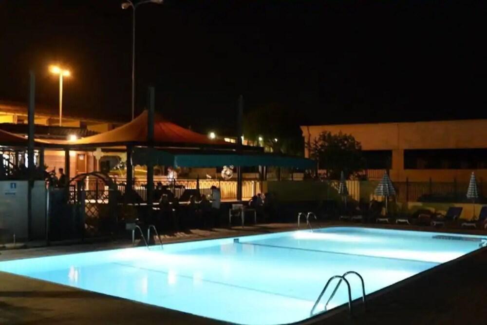 Complesso L'Oasi Hotel Aranova Екстериор снимка