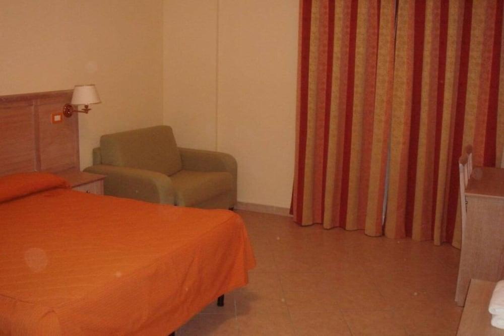Complesso L'Oasi Hotel Aranova Екстериор снимка