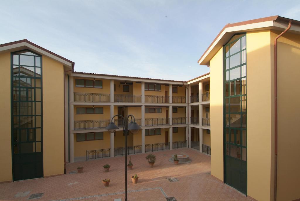 Complesso L'Oasi Hotel Aranova Екстериор снимка