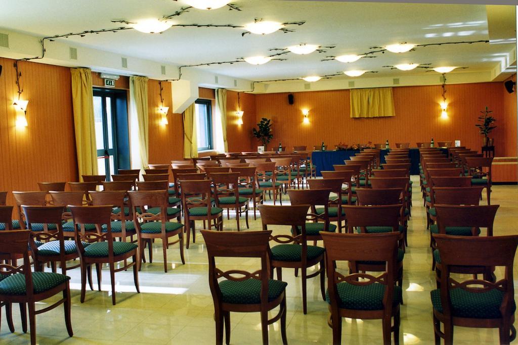 Complesso L'Oasi Hotel Aranova Екстериор снимка