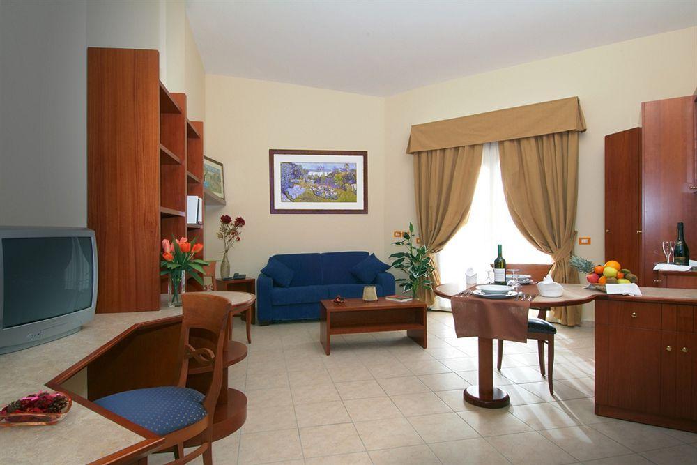 Complesso L'Oasi Hotel Aranova Екстериор снимка