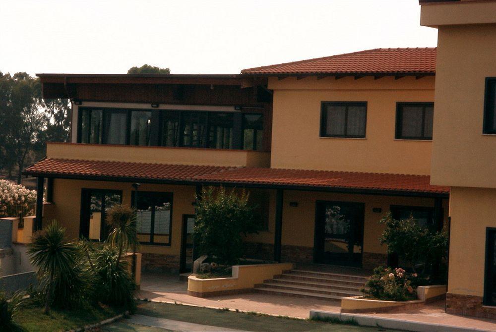 Complesso L'Oasi Hotel Aranova Екстериор снимка