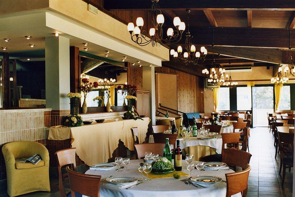 Complesso L'Oasi Hotel Aranova Екстериор снимка