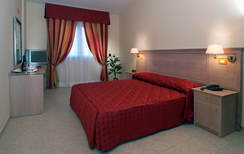 Complesso L'Oasi Hotel Aranova Екстериор снимка