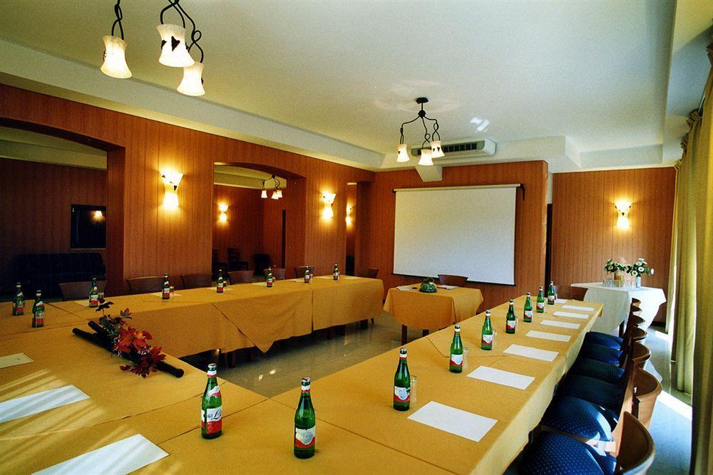 Complesso L'Oasi Hotel Aranova Екстериор снимка