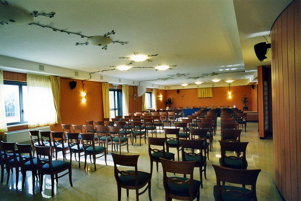 Complesso L'Oasi Hotel Aranova Екстериор снимка