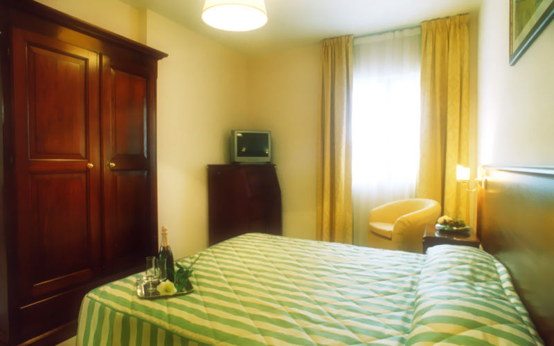 Complesso L'Oasi Hotel Aranova Екстериор снимка