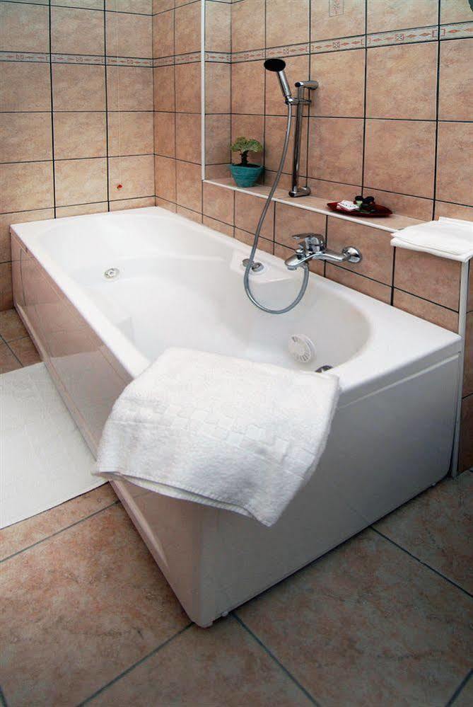 Complesso L'Oasi Hotel Aranova Екстериор снимка